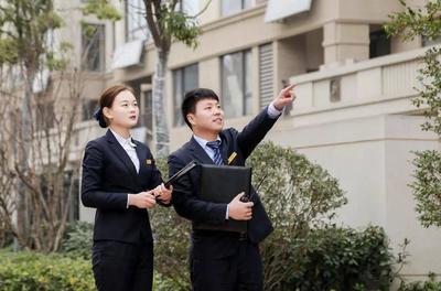 喜報!保利物業上市首年榮登前三,斬獲兩項大獎